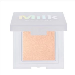 MILK Holographic Highlighting Powder